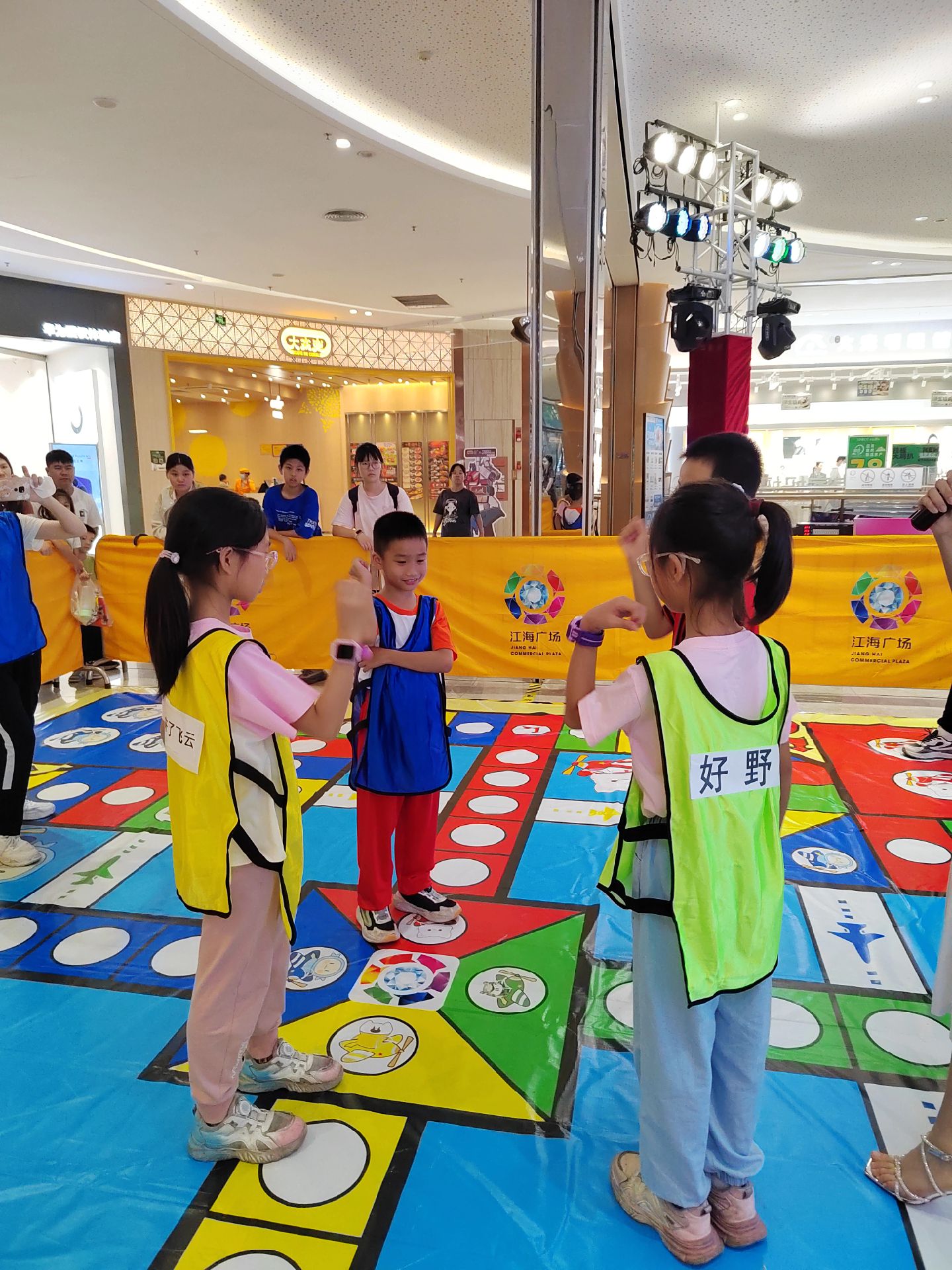 QQ游戏大厅可以玩飞行棋嘛官方下载安装最新版-QQ游戏大厅可以玩飞行棋嘛app下载V.914.37