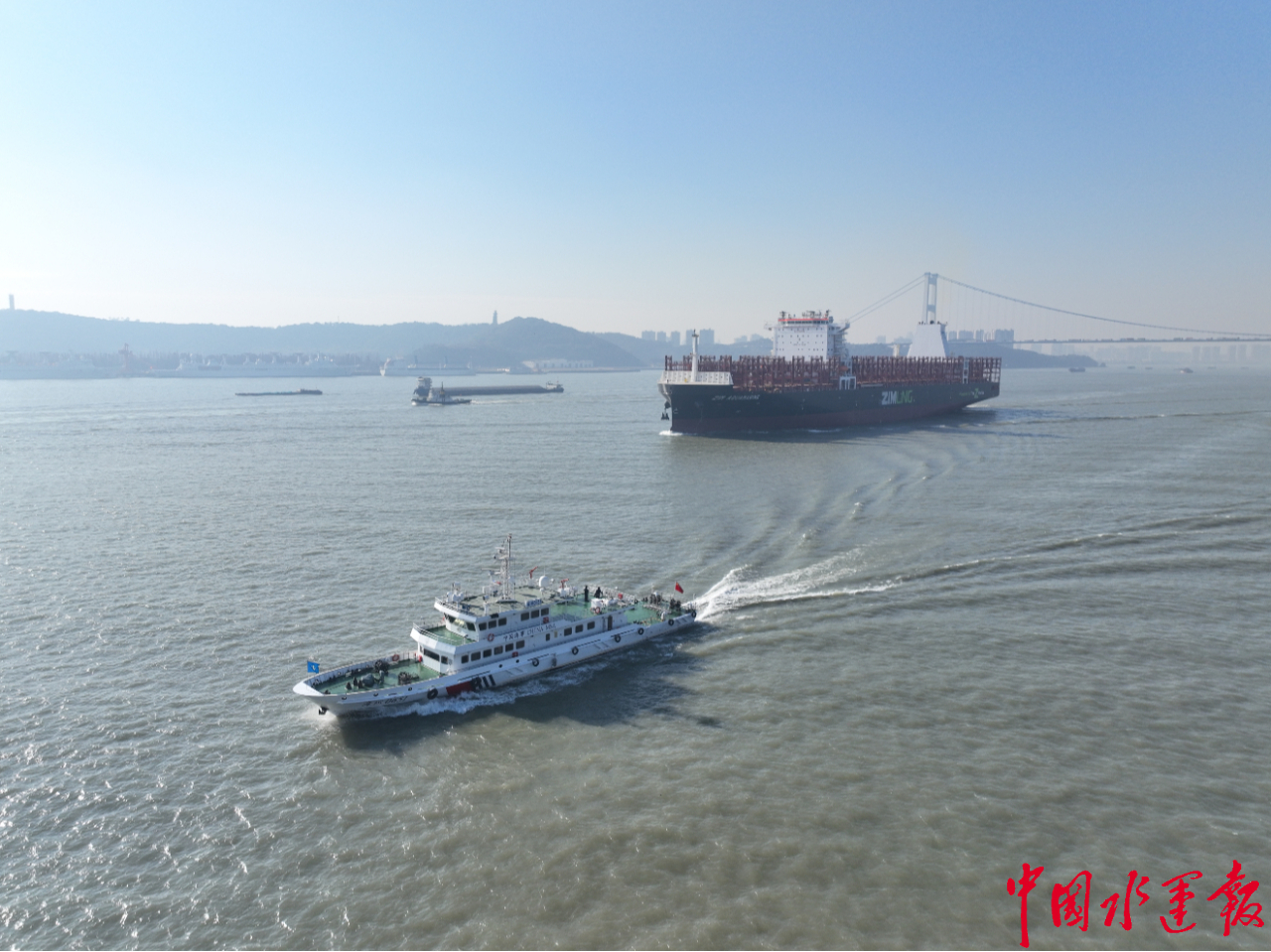 (十分钟盘点)长江船运网-参考消息2025.10.13.23.12.03