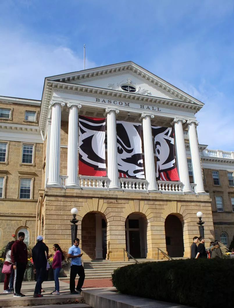 (热门推荐)斯菲尔物流-参考消息2025.10.15.08.04.02