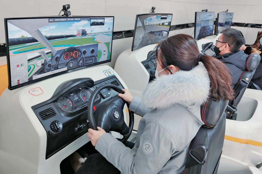 (4秒带你了解)汽车模拟驾驶-3人回复